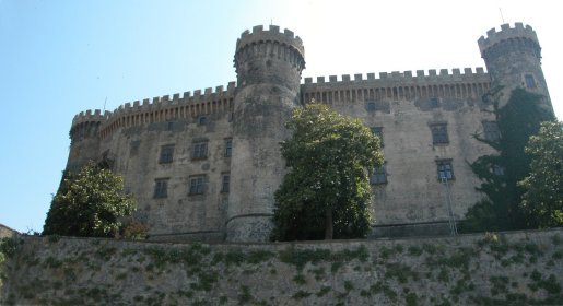 Panorama sul castello
Orsini-Odescalchi di Bracciano
(29416 bytes)